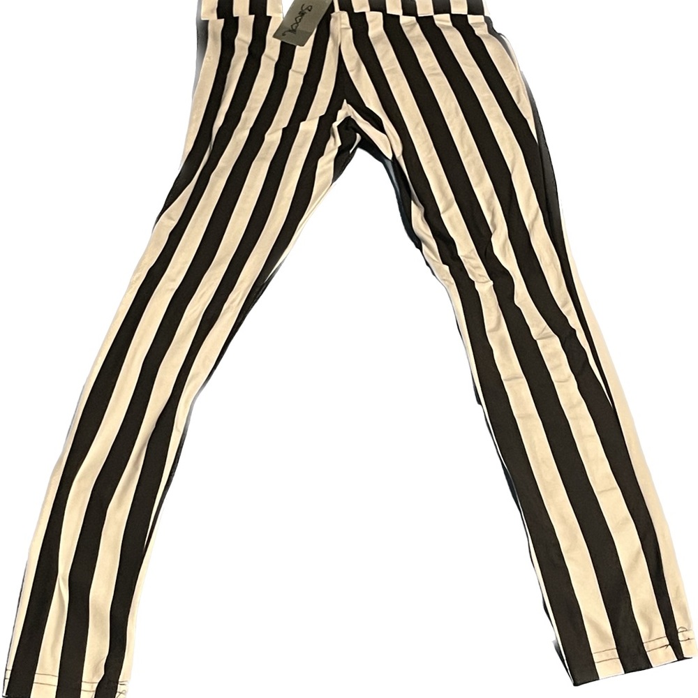 Black and white striped leggings
